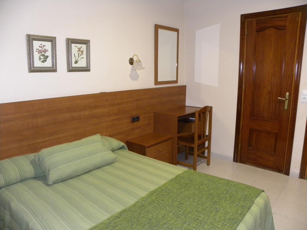 Hostal El Catalan Madryt Pokój zdjęcie